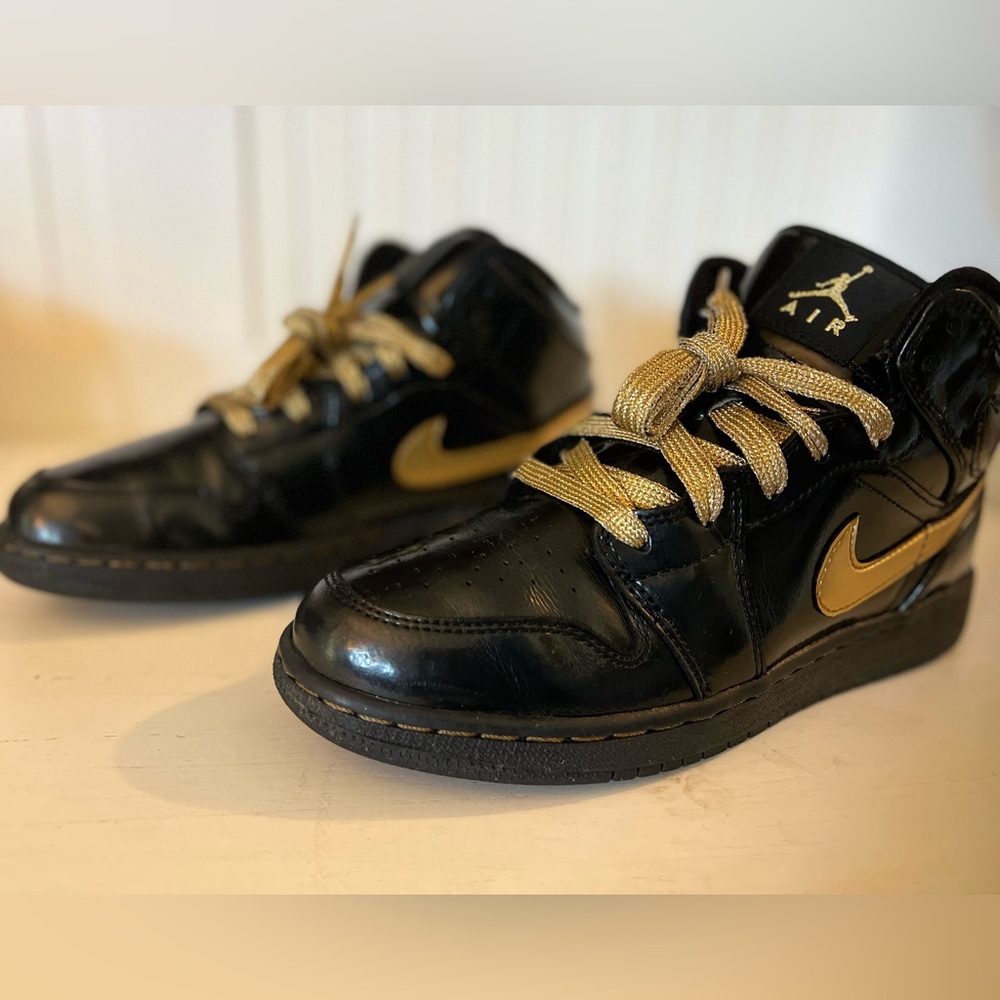 Nike Air Jordan 1 Phat GS ‘Black Metallic Gold’ 364781-001 SZ 5Y AUTHENTIC